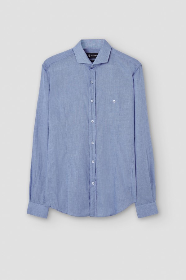 Spread collar shirt