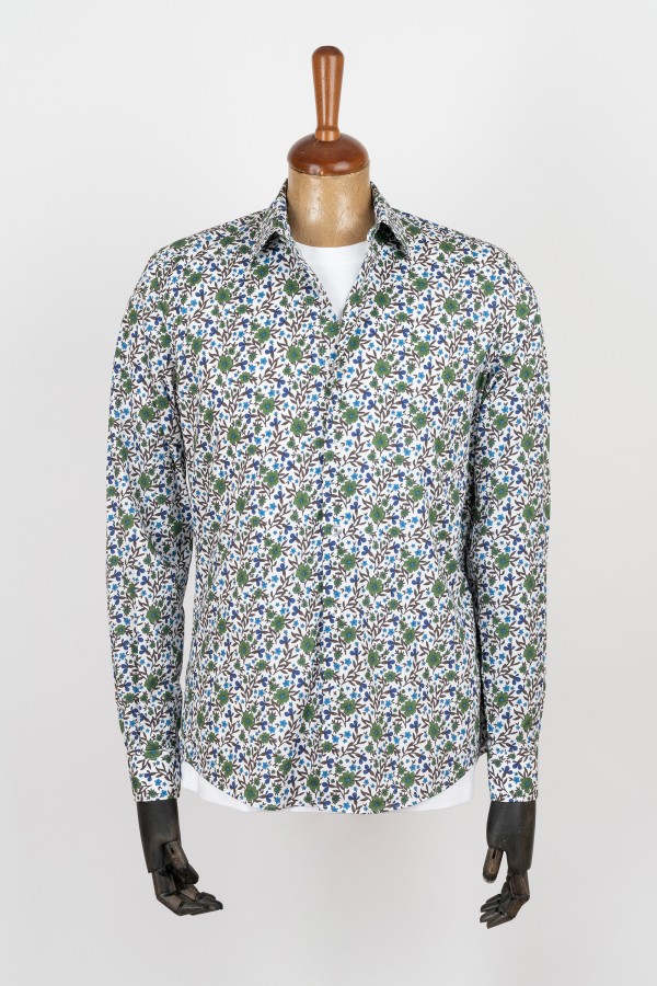 Spread collar flower...