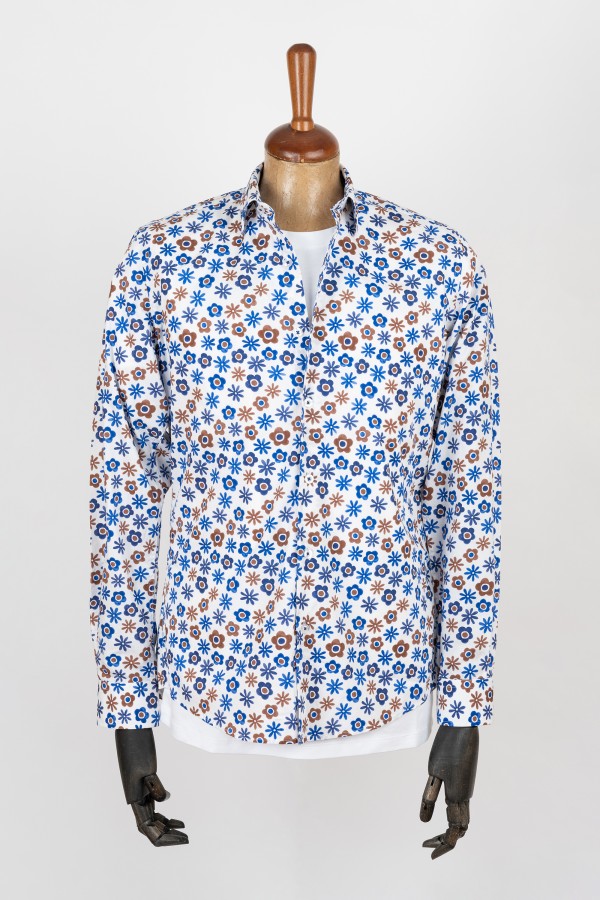 Spread collar flower...