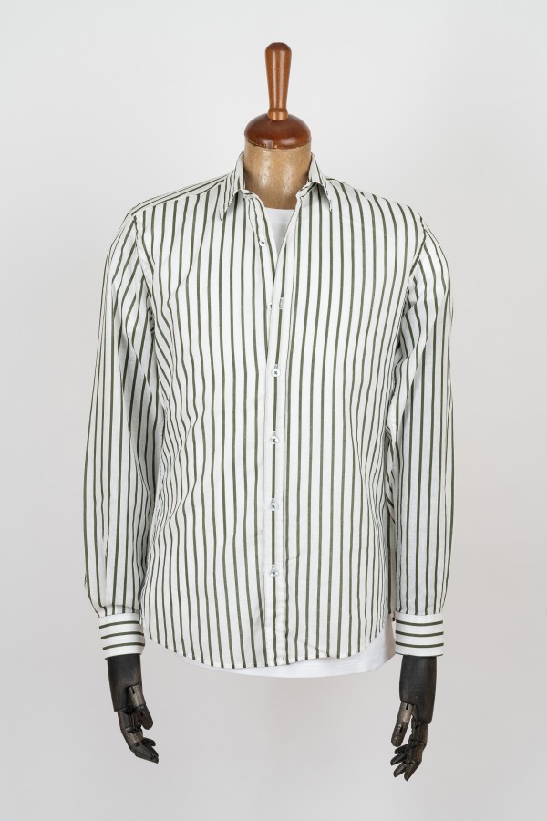 Spread collar striped shirt 