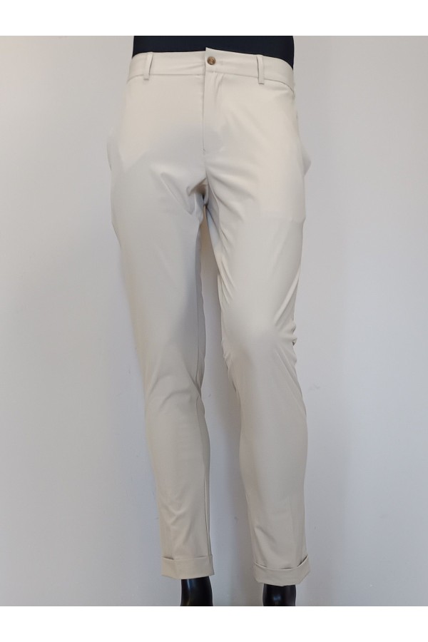 Pantalón chino en tejido...